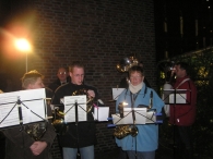 Kerstavond 2005 - Zingen bij de toren