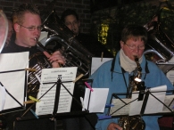 Kerstavond 2005 - Zingen bij de toren