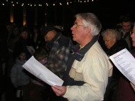 Kerstavond 2005 - Zingen bij de toren