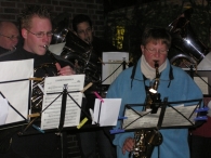 Kerstavond 2005 - Zingen bij de toren