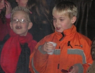 Kerst 2006: Zingen bij de toren
