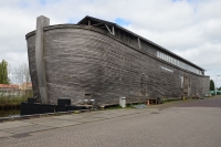 Daniël verkoopt ecoparadijs voor renovatie Ark van Noach