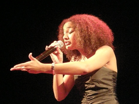 Sharon Kips bij concert Zon en Zegen