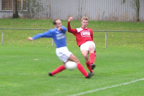 BAS voetbal met beide benen op de grond