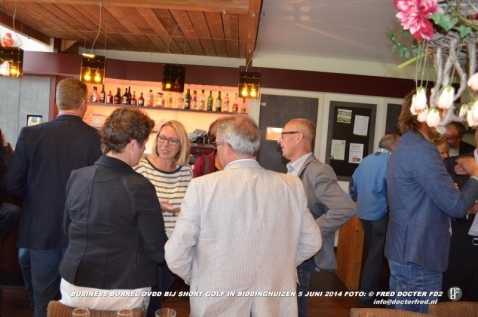 Ondernemers ontmoeten elkaar tijdens borrel bij Dorhout Mees