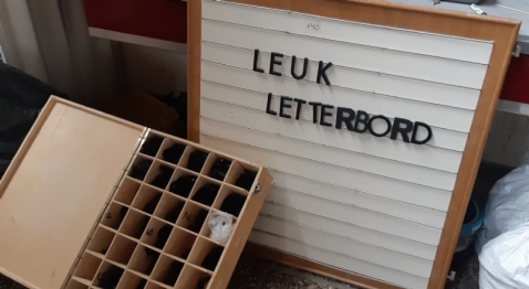 Verkoop van keukeninventaris en meubilair uit de Voorhof