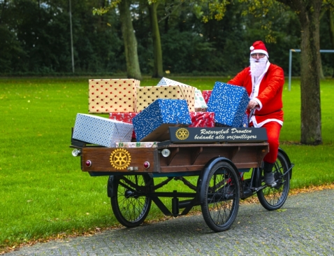 Rotaryclub Dronten geeft ook dit jaar 200 kerstpakketten weg
