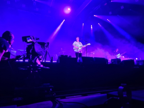 Sam Fender imponeert. Opposites breken tent af