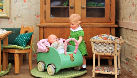 Seniorenmiddag met antieke kinderwagens