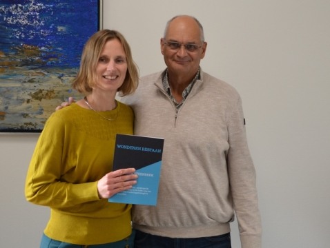 Biddinghuizenaar Ruthger Steenbeek schrijft autobiografie: Wonderen Bestaan