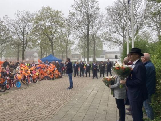 Gezellige Koningsdag in dorp