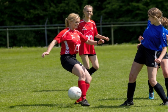 BAS Voetbal zoekt dames voor 18+ team BAS Voetbal zoekt dames voor 18+ team