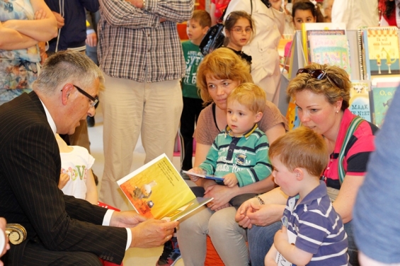Voorleesfeest in bibliotheek Biddinghuizen