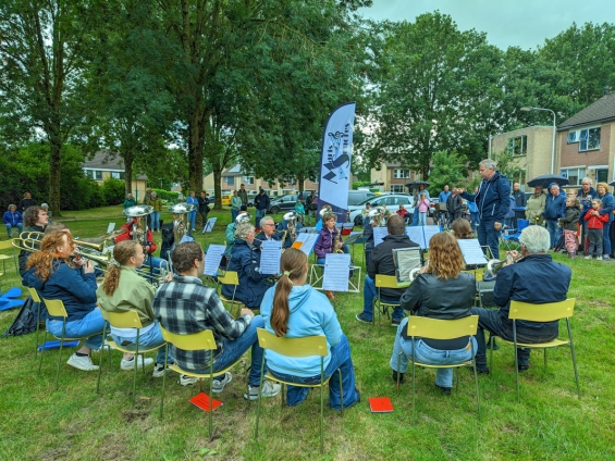 Prachtige klanken en danspasjes tijdens Zomeravondconcert Maris Sonores Prachtige klanken en danspasjes tijdens Zomeravondconcert Maris Sonores