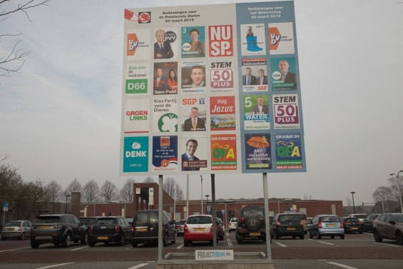 Vragen in gemeenteraadsvergadering over ontbreken verkiezingsborden