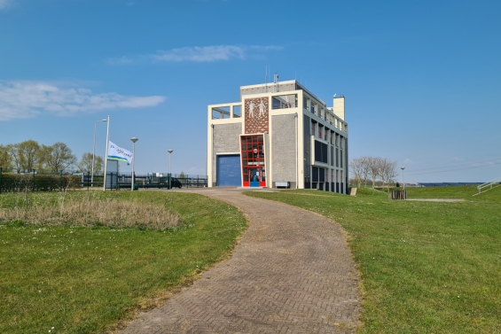 Extra water naar het Veluwemeer voor recreatie en scheepvaart Extra water naar het Veluwemeer voor recreatie en scheepvaart