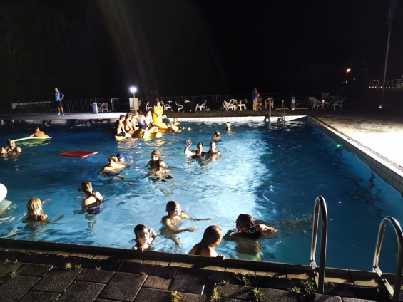 Night Swim-evenement in Zwembad De Alk Night Swim-evenement in Zwembad De Alk