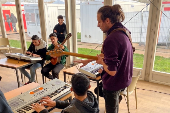 Muziek is universeel, blijkt tijdens jamsessie op COA-terrein
