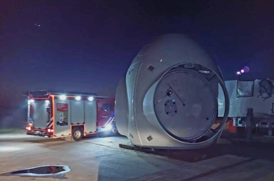 Brandweerlieden Biddinghuizen krijgen uitleg over windturbines Brandweerlieden Biddinghuizen krijgen uitleg over windturbines