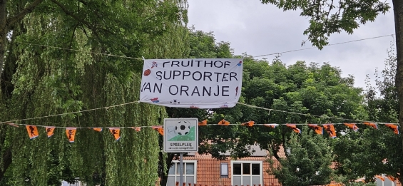 Oranjekoorts op de Fruithof Oranjekoorts op de Fruithof