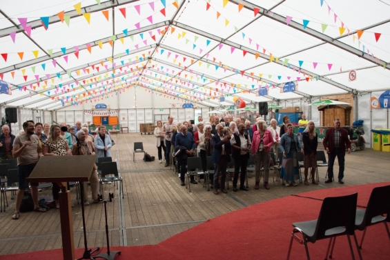 Verhalen en muziek tijdens interreligieuze bijeenkomst