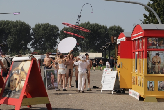 Lowlands-casting voor naaktkalender zichtbaar op terrein