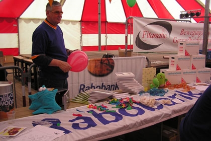 Verenigingenmarkt tijdens OpDreef feestweek 60 jaar Biddinghuizen