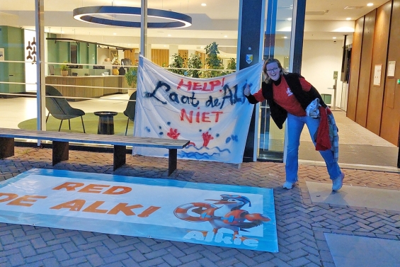 Zwembad De Alk blijft behouden na besluit gemeenteraad Zwembad De Alk blijft behouden na besluit gemeenteraad